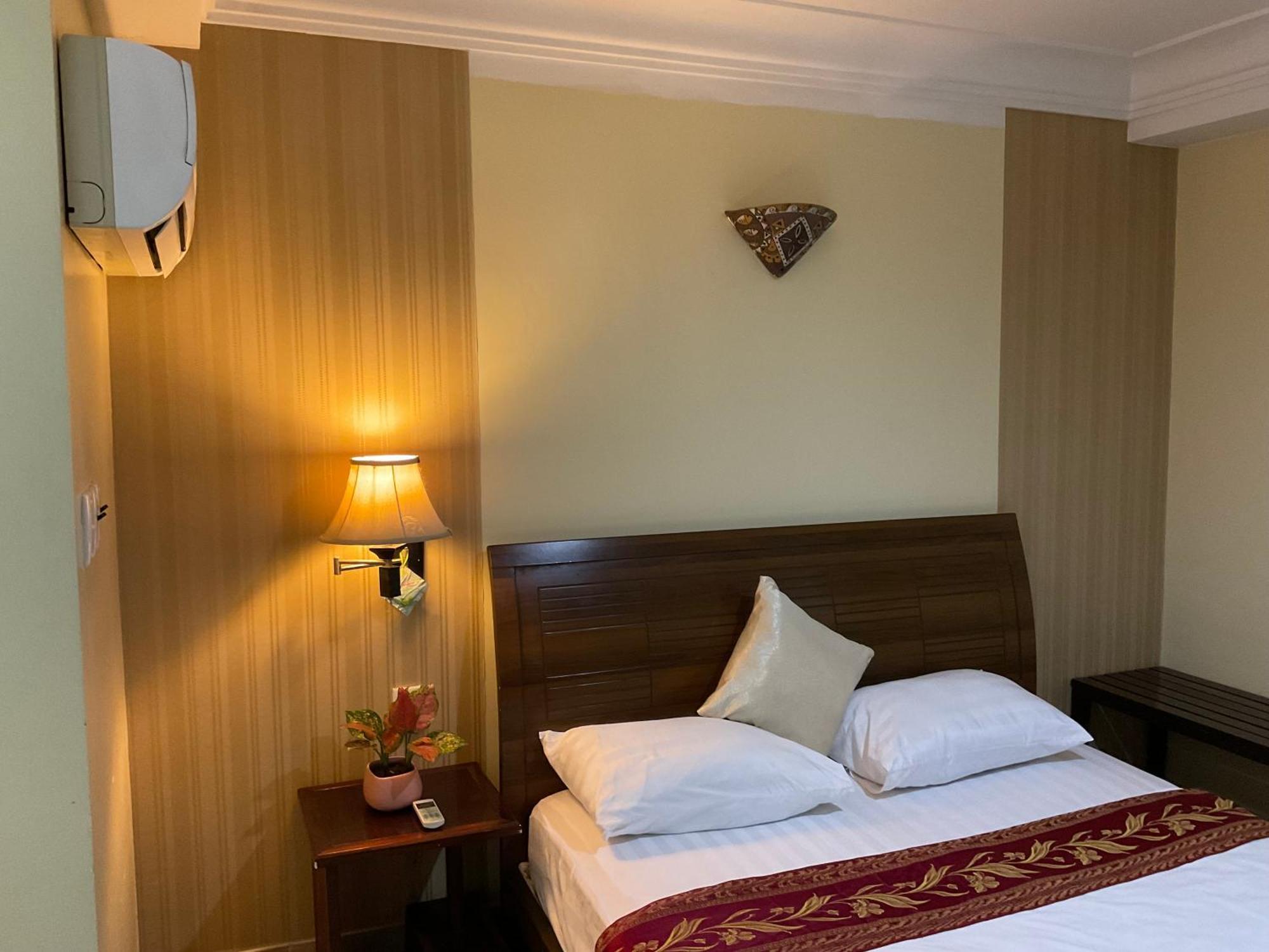 Khach San Minh Chau - Hoa Hung Hotel Ho Şi Min Exterior foto